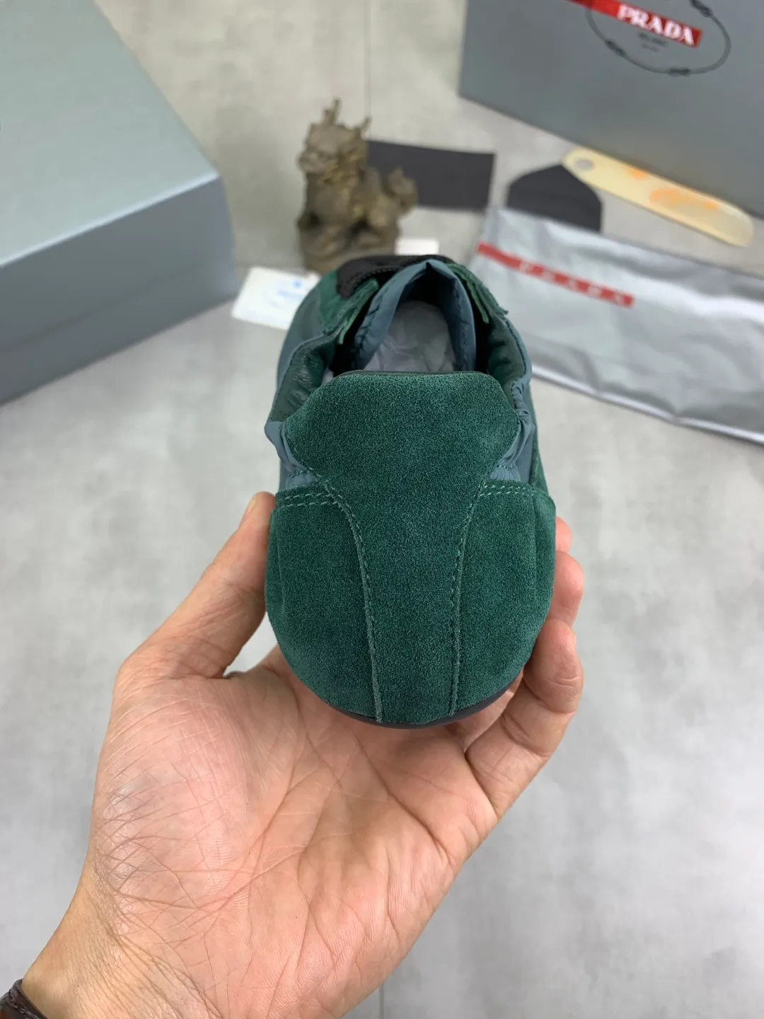 Men's shoes 💰P500💰【New style】hot style is on the official website, 🆘 Trendy brand (Prada) mainly promotes hot style, avant-garde and versatile fashion men's shoes private version mold opening, cowhide surface splicing 1:1 replica... fashionable and simple, original imported cowhide lining cowhide feet; the atmosphere and personality are more fashionable, eye-catching and pursuing class. It will subvert the old idea and be a must-have for fashion trendsetters with you! Must keep it for yourself! Tall and comfortable, large and low, high-end quality workmanship. Size: 38-44; 6️⃣colors available.